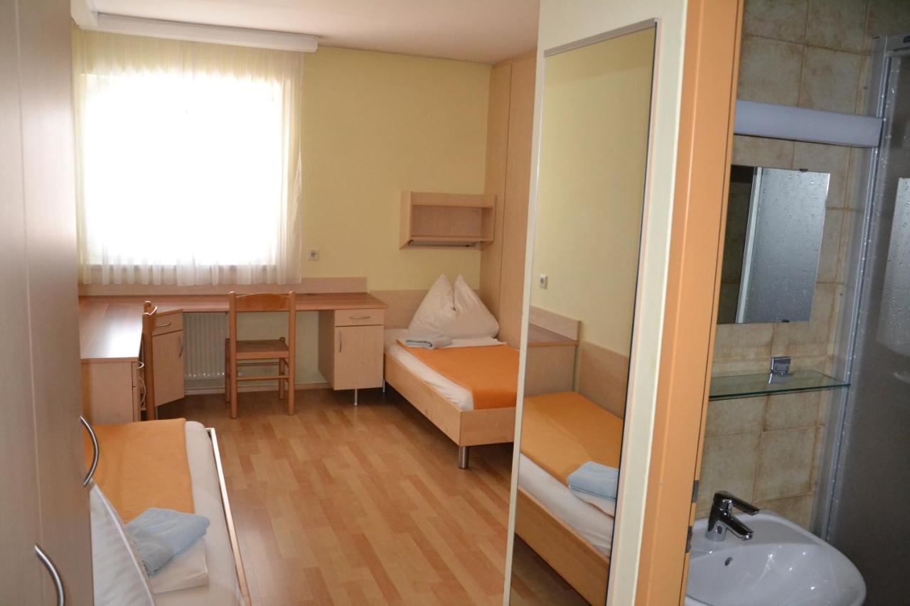 Mladinski Dom - Hostel Klagenfurt am Woerthersee Esterno foto