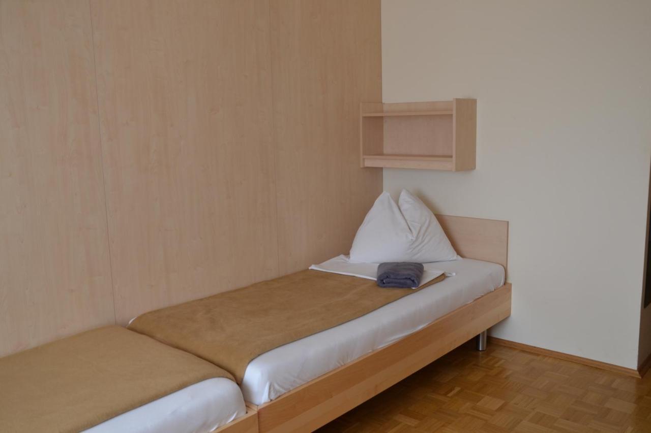 Mladinski Dom - Hostel Klagenfurt am Woerthersee Esterno foto