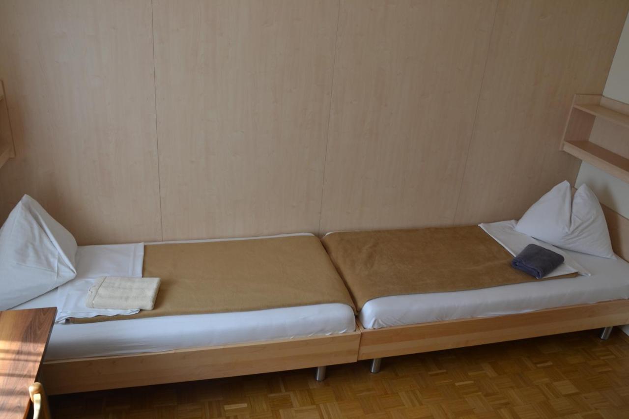 Mladinski Dom - Hostel Klagenfurt am Woerthersee Esterno foto