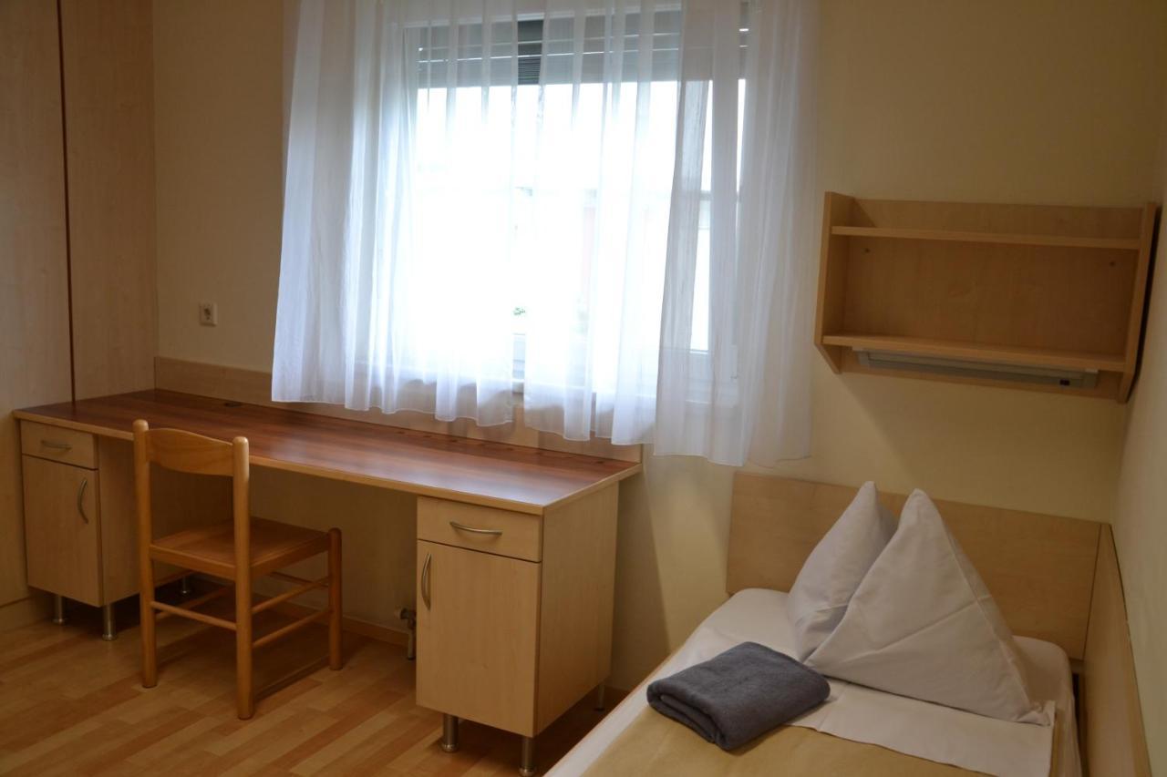 Mladinski Dom - Hostel Klagenfurt am Woerthersee Esterno foto