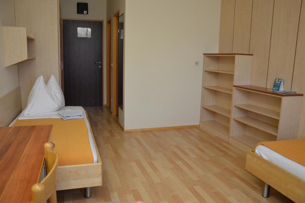 Mladinski Dom - Hostel Klagenfurt am Woerthersee Esterno foto